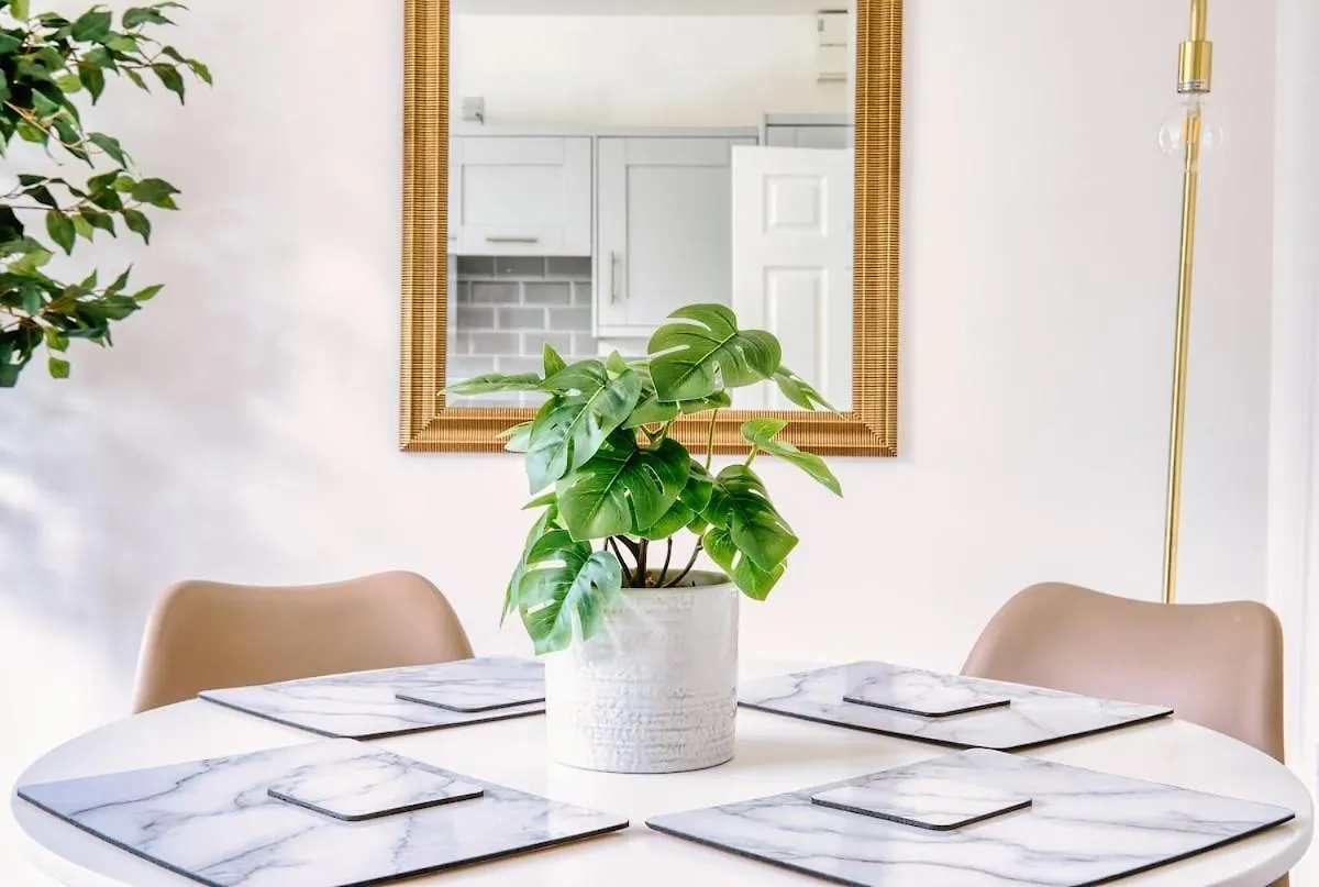Long Stay Stylish 2Bed Apartment 5 Min Walk To City Centre With Parking カーディフ 0*,  イギリス