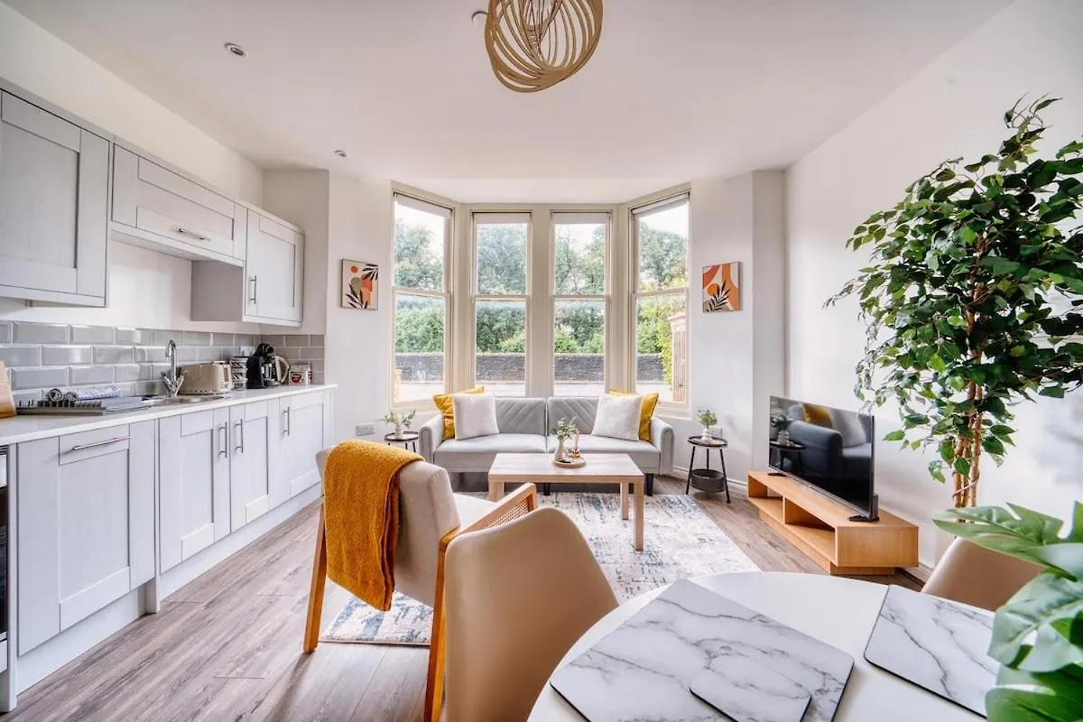 Long Stay Stylish 2Bed Apartment 5 Min Walk To City Centre With Parking カーディフ 0*,  イギリス